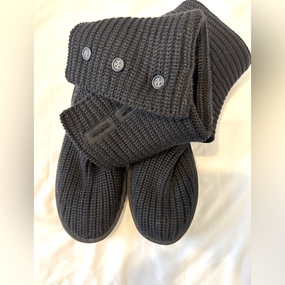 EUC size 6 knit UGGs. - Picture 3 of 4